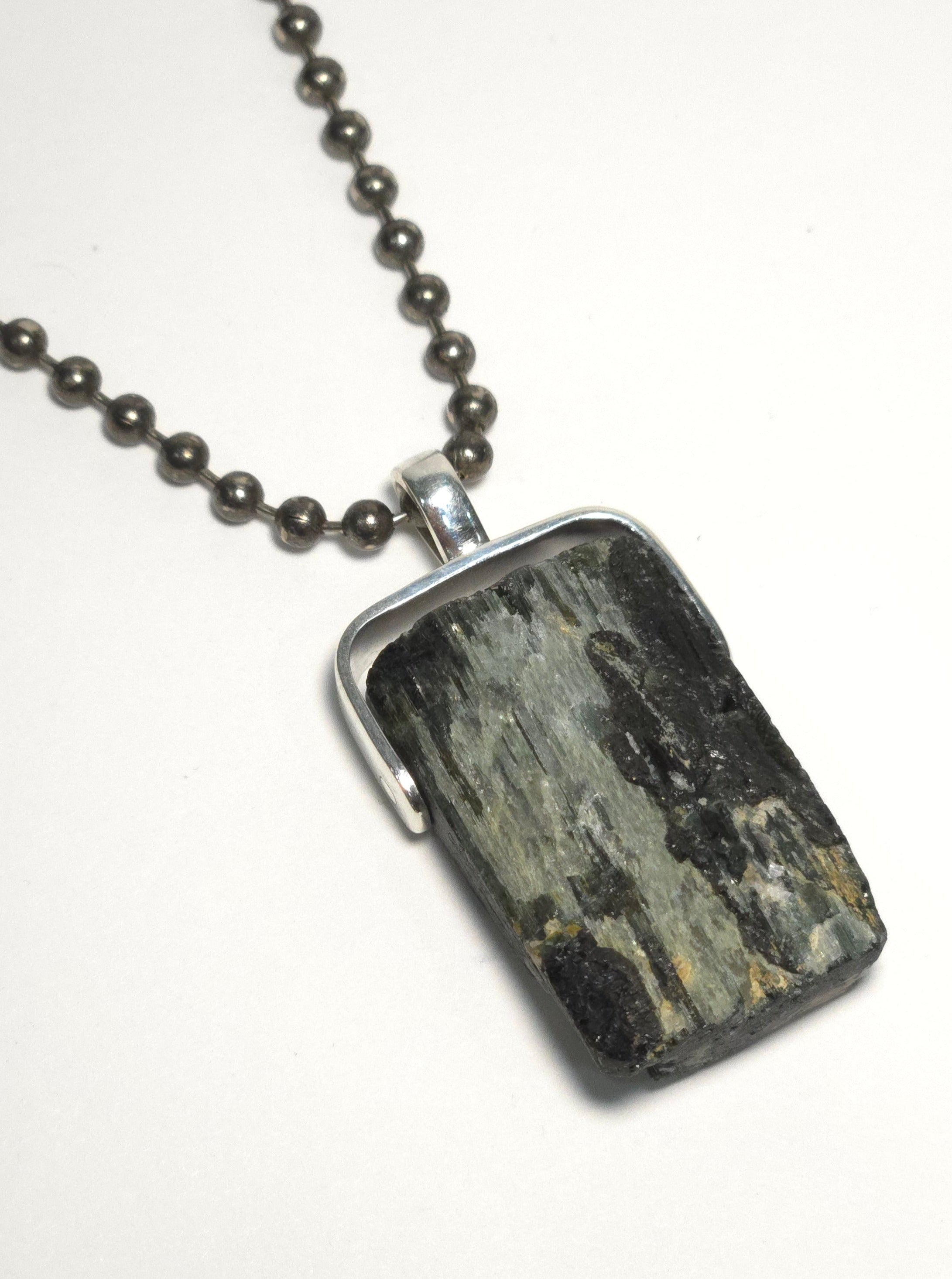 Khemia Legacy Beacons Of Light Collection - Green Tourmaline (Silver)