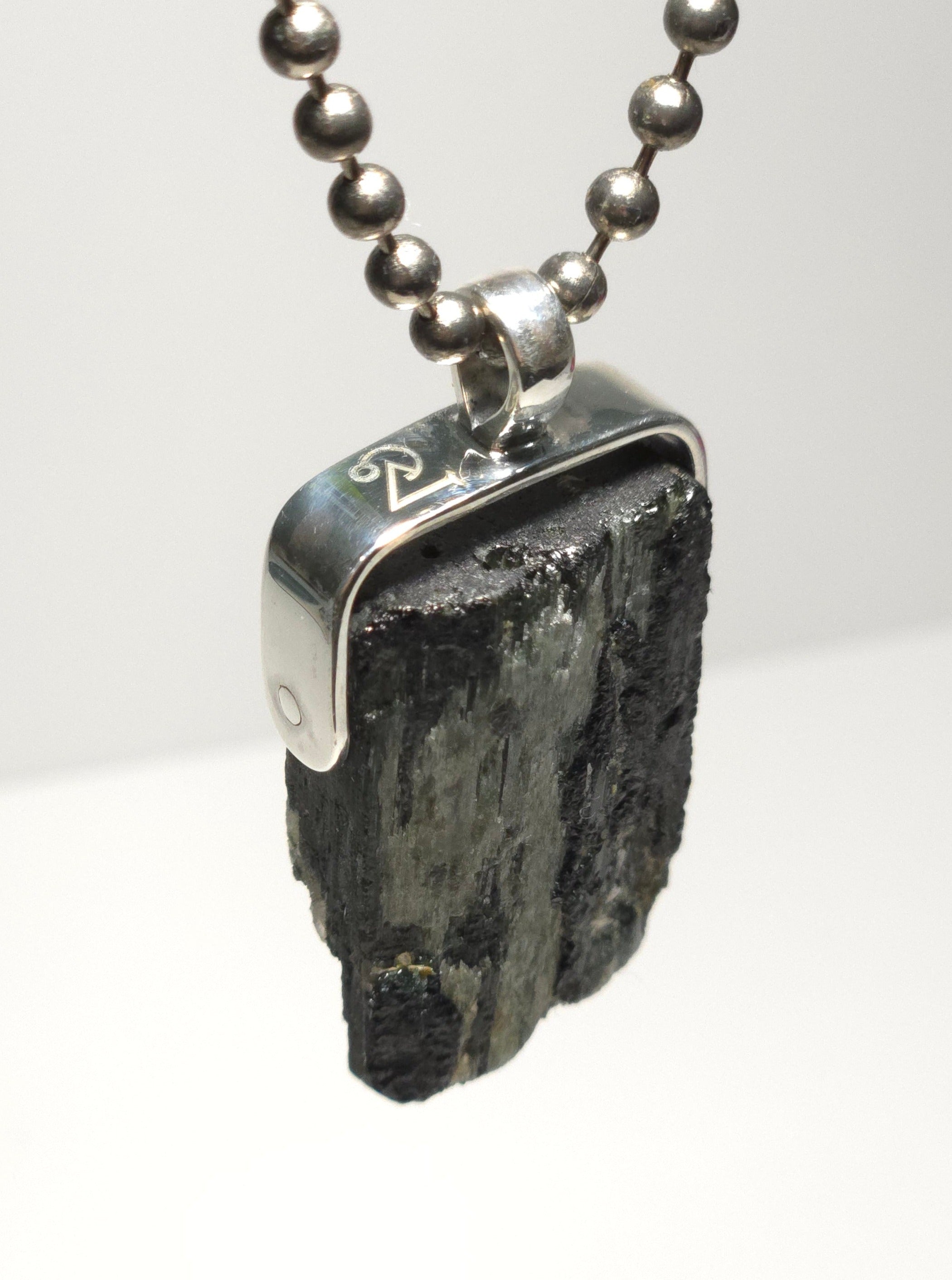 Khemia Legacy Beacons Of Light Collection - Green Tourmaline (Silver)