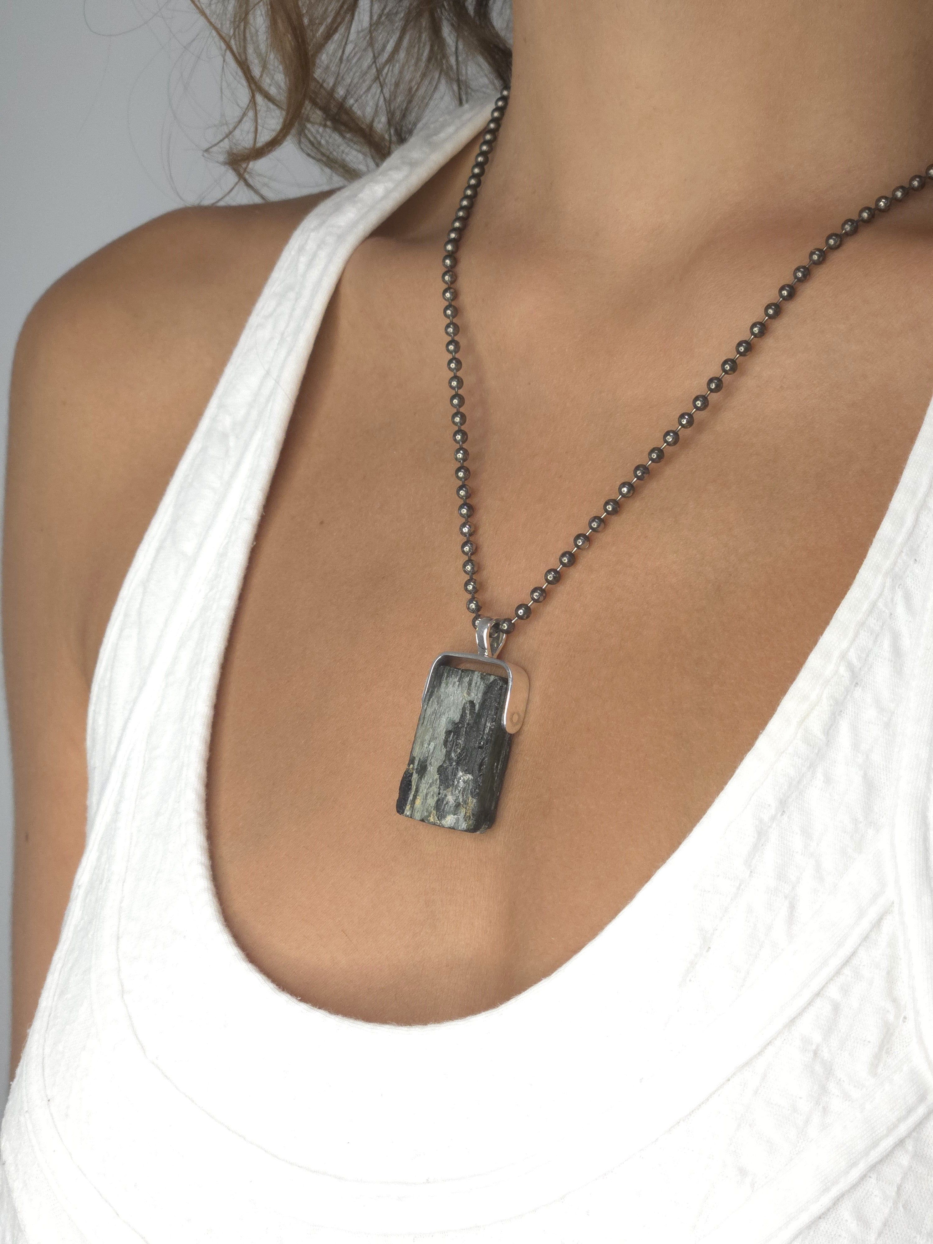 Khemia Legacy Beacons Of Light Collection - Green Tourmaline (Silver)