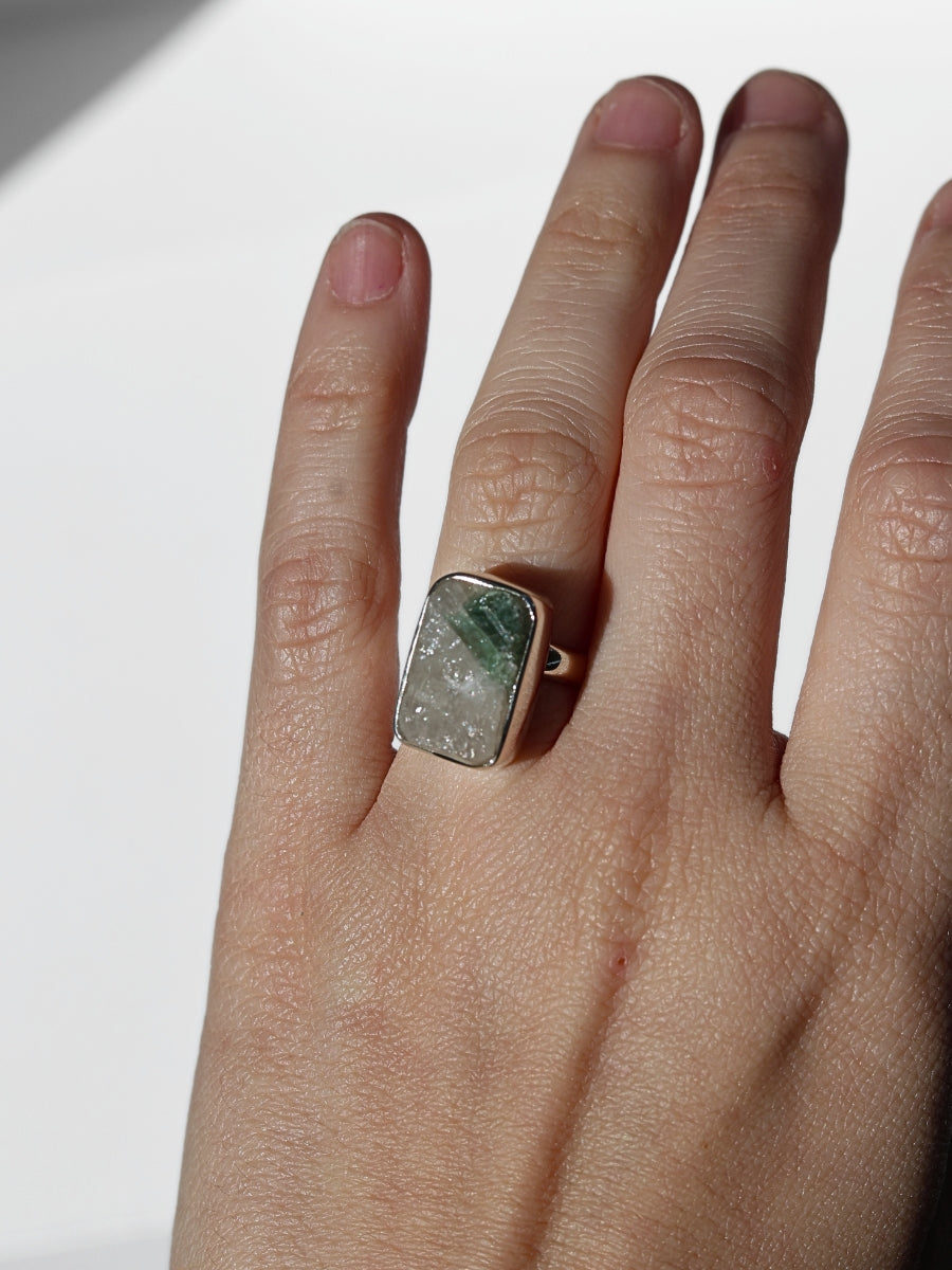 Khemia Legacy Beacons Of Light Ring Collection - Green tourmaline in Quartz (silver)