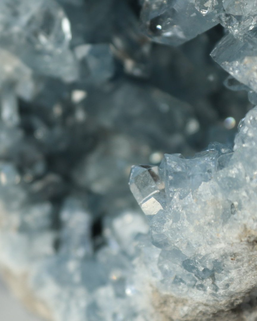 Geoda de cristal de celestita en bruto de gran tamaño para calmar y guiar