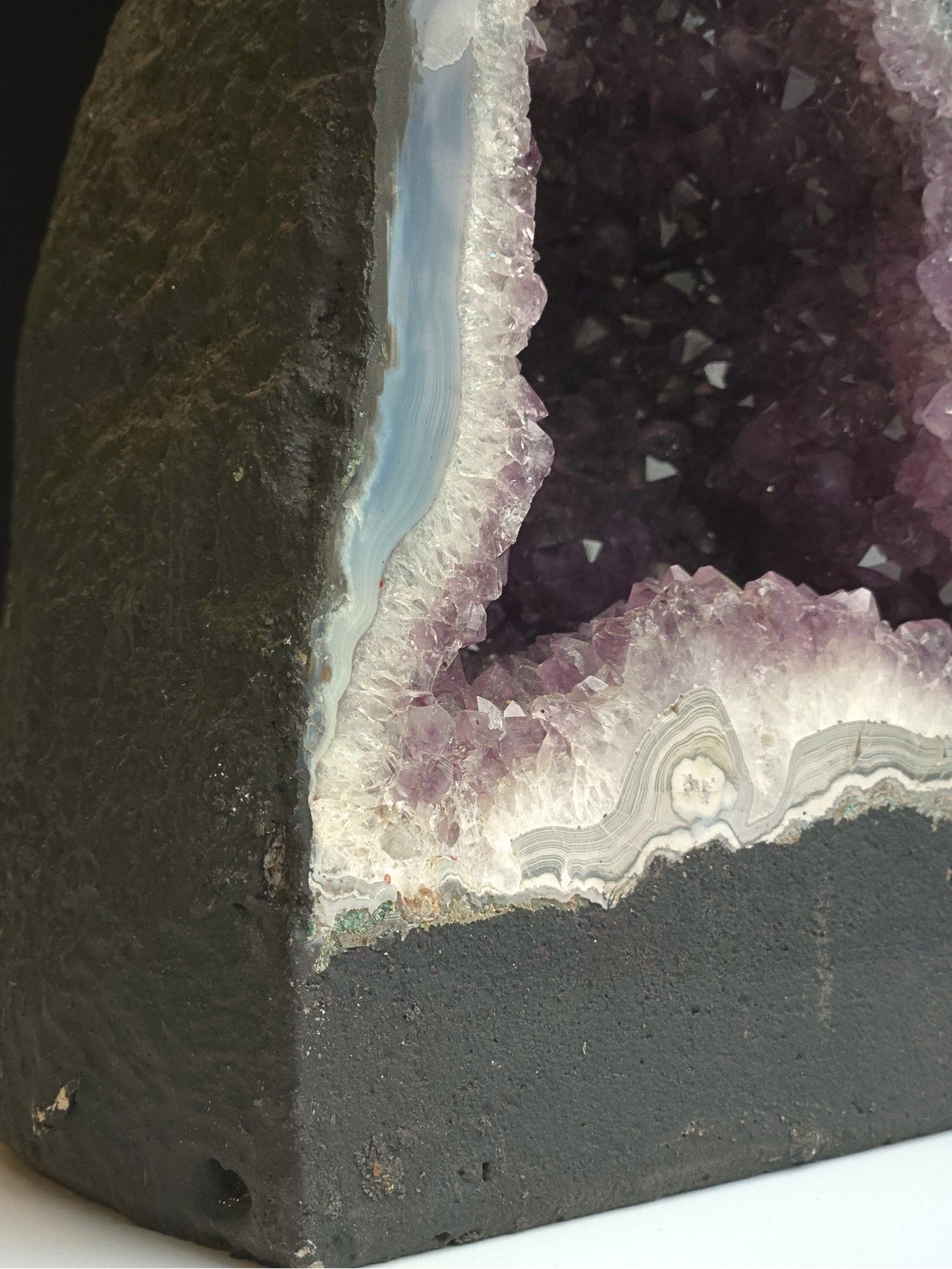 Amethyst Geode – Portal of Energy and Serenity