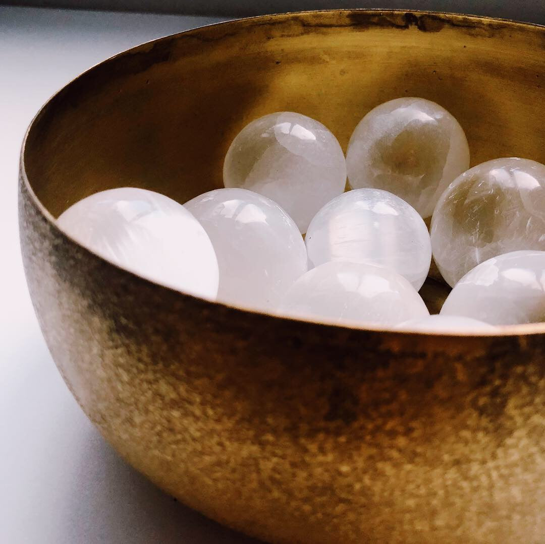 Esferas de cristal de selenita para limpieza energética y meditación