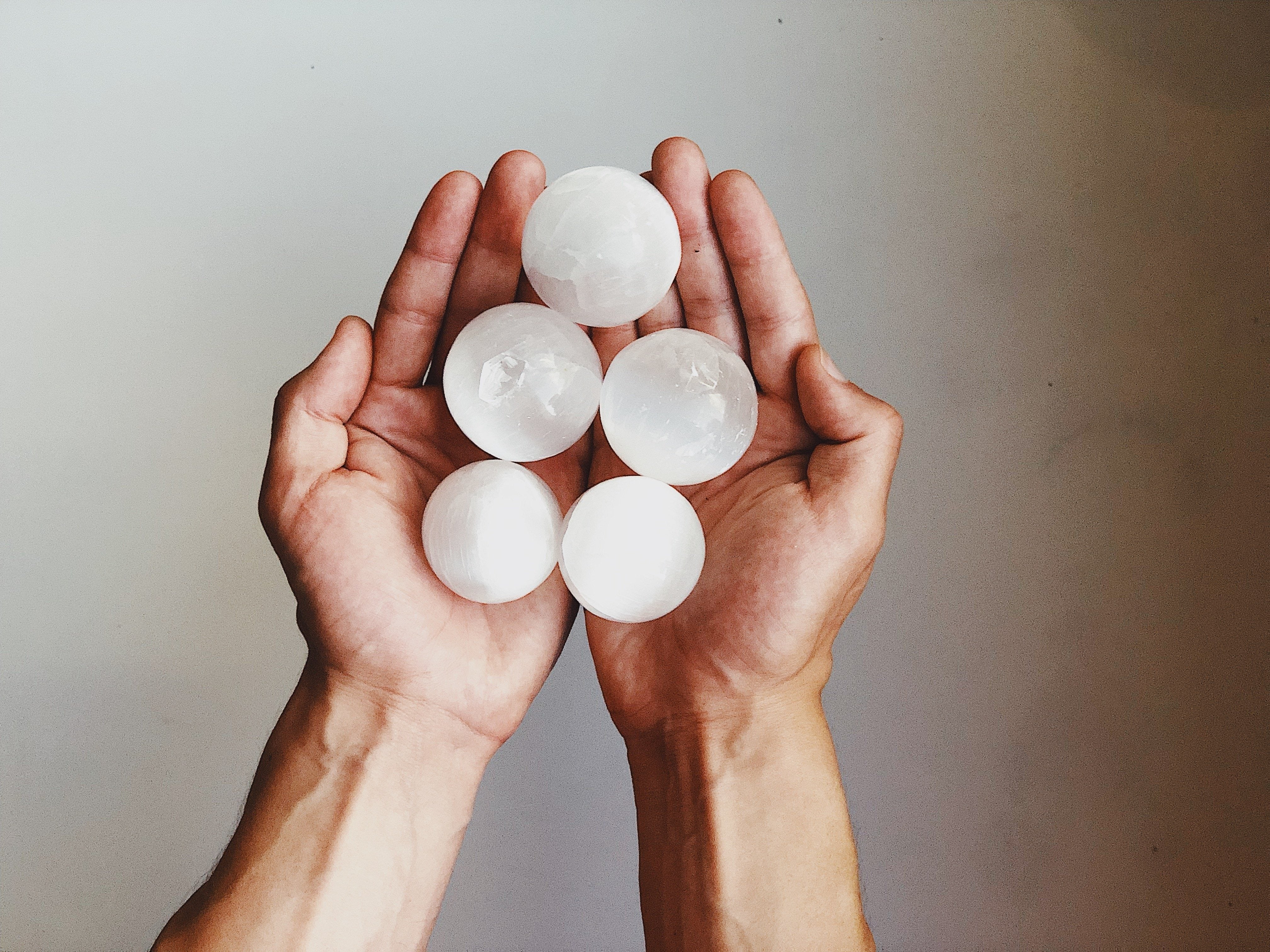 Esferas de cristal de selenita para limpieza energética y meditación